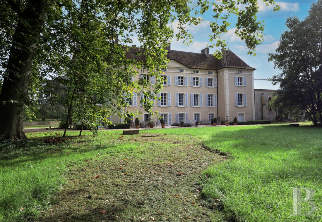 A chateau affiliated with Burgundy's greatest vineyards and permaculture to the south of Beaune - photo  n°44